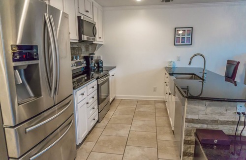 Miramar Beach House | Very Short Walk To Beach - Sleep 6, 2BD/2BA, BBQ & Large Deck