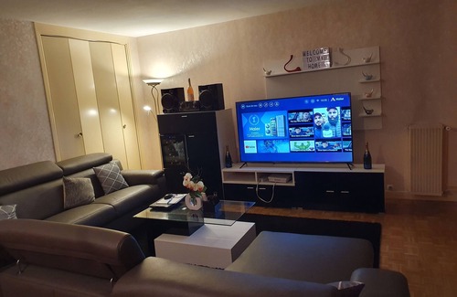 Creil Apartment | Very spacious 113 m2 apartment near Paris