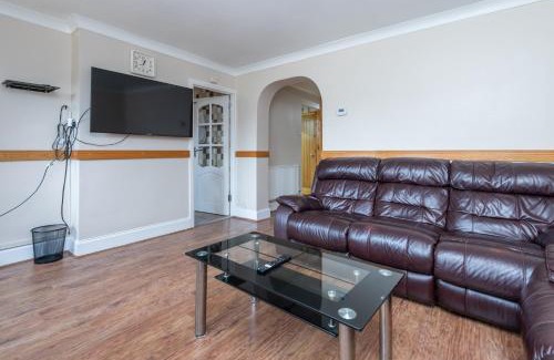 Slough House | Very spacious home close to central Slough