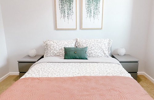Victoria Park House | Vetro- DT CONDO, Sleeps 4, W/D to Stampede
