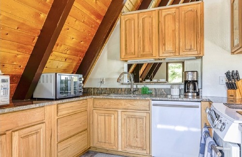 Tahoe Village House | VHR #08401874 4B 4B 3 Story Heavenly Ski Home Ski Retreat
