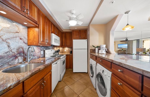 Kahana Condo | VI 401 Remodeled OceanFront Condo w Ocean Views Pool