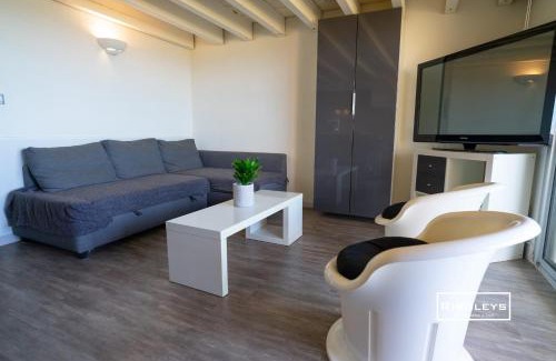 Vias Apartment | Vias-Plage - Appartement climatisé avec piscine face à la mer