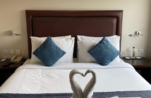 Faridabad Hotel | Vibe By The Lalit Traveller