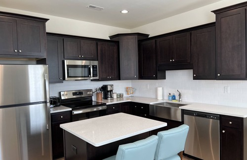 Northeast Virginia Beach House | ViBe District Retreat #2