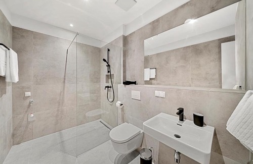 Althangrund Apartment | VibeStudio 305 - Central - AC - Licensed - Parking Nearby