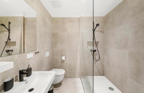 Althangrund Apartment | VibeStudio 403 - Central - AC - Licensed - Parking Nearby