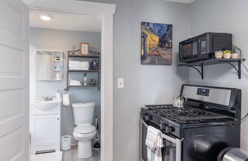 Springfield House | Vibrant 1BD 1BA/Stay near Cox Hospital