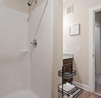 Triangle Apartment | Vibrant 2beds /2baths Casa