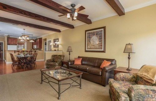 Branson Hotel | Vibrant 2BR Condo at Great Rock: Relax & Enjoy