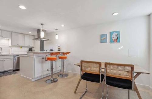 North College Park House | Vibrant 70s Bungalow Vacation Haven on Green Lake!
