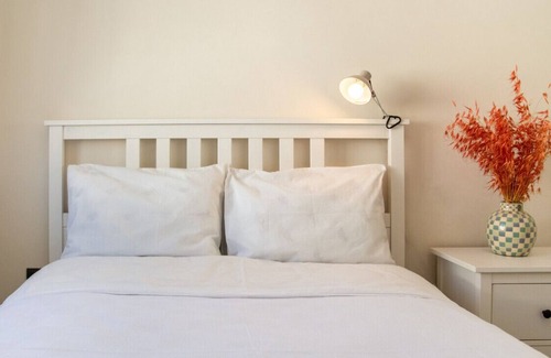 Cesme Apartment | Vibrant and Central Flat near Sea in Cesme