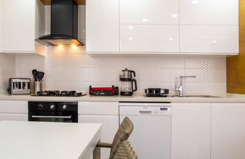 Cesme Apartment | Vibrant and Central Flat near Sea in Cesme