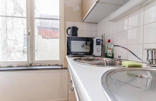 Ghent City Centre Apartment | Vibrant Apt.: Chic Urban Retreat in Lively Ghent