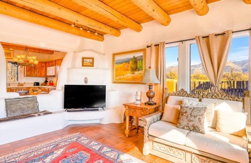 El Prado House | Vibrant dog-friendly townhouse with stunning mountain vistas - close to skiing