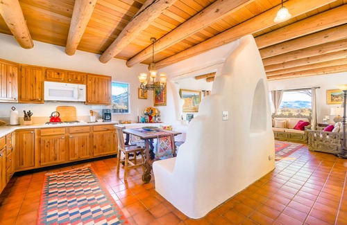 El Prado House | Vibrant dog-friendly townhouse with stunning mountain vistas - close to skiing