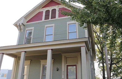 New Pathways Apartment | Vibrant Downtown Escape - Walkable to Beale Street Nightlife & FedEx Forum