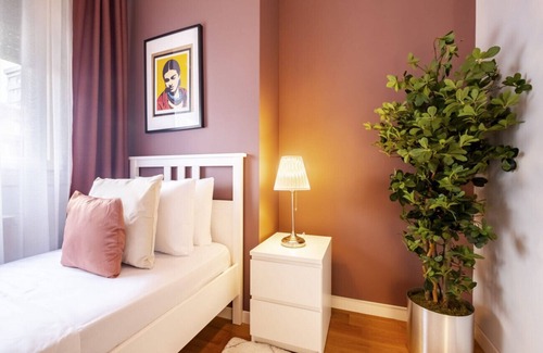Suadiye Apartment | Vibrant Flat 7 min to Bagdat Avenue in Suadiye