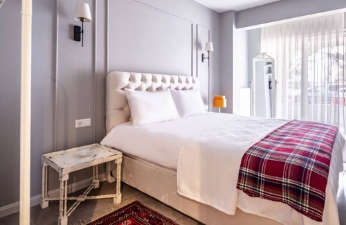 Bostanci Apartment | Vibrant Flat next to Bostanci Marmaray Station