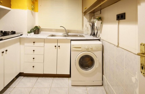 Talimhane Apartment | Vibrant Flat with Excellent Location in Beyoglu