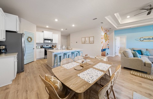 Port St. Joe House | Vibrant Home! Golf Cart + Pool + Beach in Port St. Joe 30% off SNOWBIRD Specials