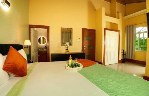 Windsor Apartment | Vibrant island vibe villa for large groups