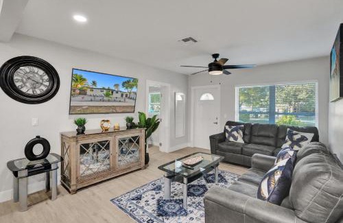 North Miami Beach House | Vibrant Miami Escape with BBQ Grill Free WiFi & Parking