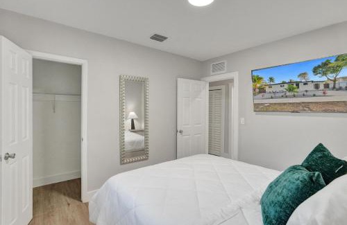 North Miami Beach House | Vibrant Miami Escape with BBQ Grill Free WiFi & Parking