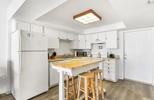 South Padre Island Apartment | Vibrant Modern Condo with Large Balcony and Stunning Ocean Views
