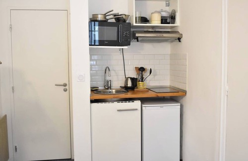 Parc-de-Montsouris Apartment | Vibrant & Nifty Studio in Paris!