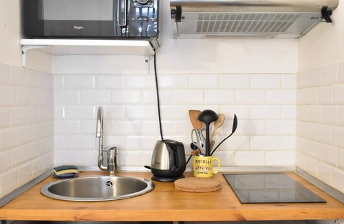 Parc-de-Montsouris Apartment | Vibrant & Nifty Studio in Paris!