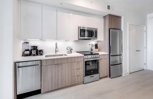 NoMa Hotel | Vibrant Noma Location 1BR with Private Balcony | DC