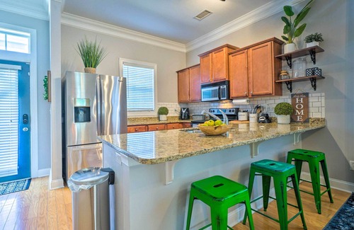 Castle Hayne House | Vibrant Pet-Friendly Townhome w/Smart TVs!