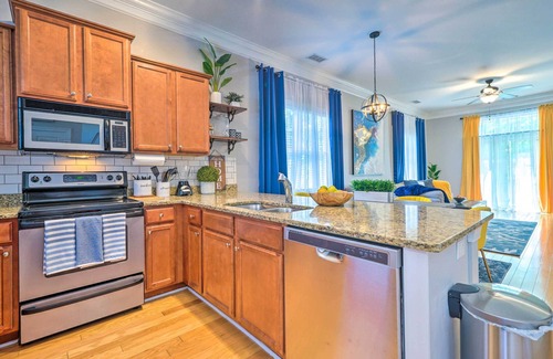 Castle Hayne House | Vibrant Pet-Friendly Townhome w/Smart TVs!