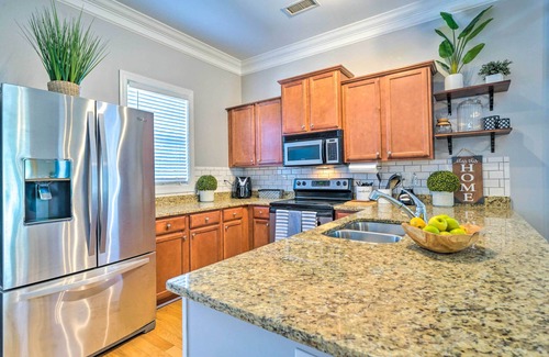 Castle Hayne House | Vibrant Pet-Friendly Townhome w/Smart TVs!
