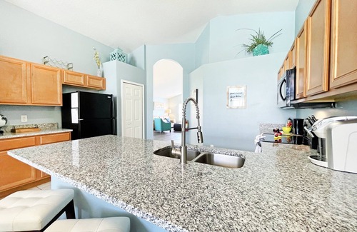 Solana House | Vibrant pool home - Solana Resort
