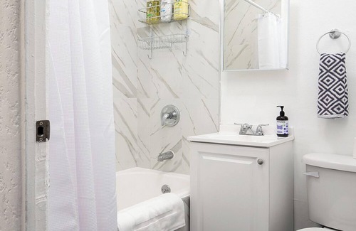 Westlake Apartment | Vibrant Studio Retreat Near DTLA Attractions!