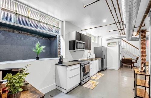 Downtown Greensboro Condo | Vibrant, Stylish, Condo Downtown! Captivating Open Layout! Walking distance to major attractions! Free High-Speed Internet!