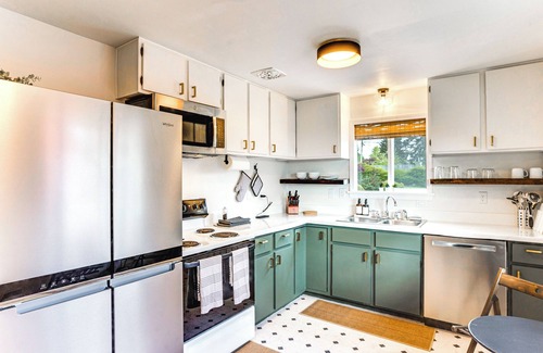 Central Tacoma House | Vibrant Tacoma Retreat, Near Point Defiance Park!