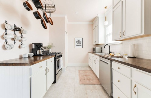 Helm Farm House | Vibrant Urban Retreat - Perfect Central Walkable Location in Western Ave. Dist!