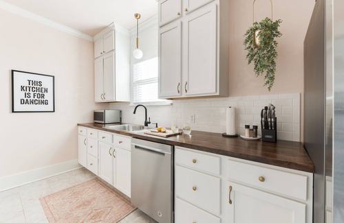 Helm Farm House | Vibrant Urban Retreat - Perfect Central Walkable Location in Western Ave. Dist!