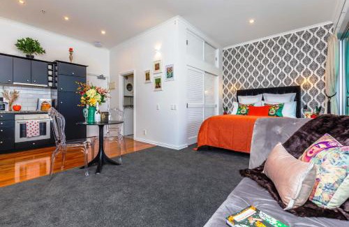 Auckland Central Business District Apartment | *Vibrant Viaduct Harbour Apartment with Balcony & Best Location* Auckland