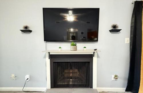 Tallahassee House | Vibrant Vibe 2x1 by FAMU & FSU