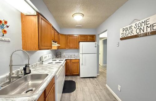 Tallahassee House | Vibrant Vibe 2x1 by FAMU & FSU