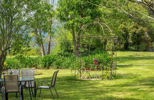 Kangaroo Valley Bed & Breakfast | Vicarage View Cottage