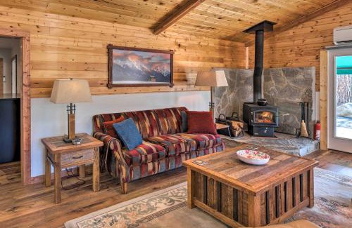 Victor House | Victor Woodland Cabin Retreat with Fire Pit