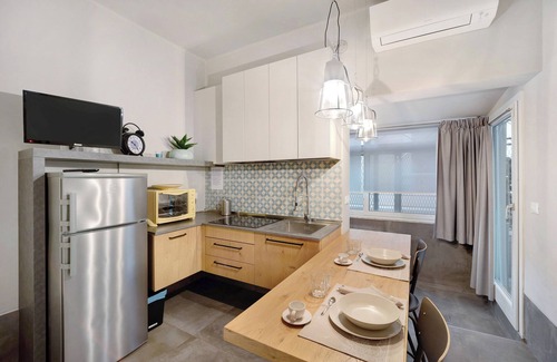 Diano Marina Apartment | 'Victoria Apartments Tempi moderni' with Terrace, A/C & Wi-Fi
