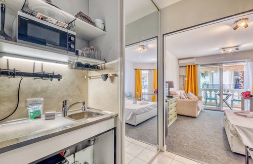 Old Town Apartment | Victoria Beach Studio - Sea Shore, Menton, France