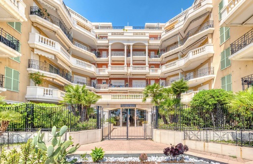 Old Town Apartment | Victoria Beach Studio - Sea Shore, Menton, France