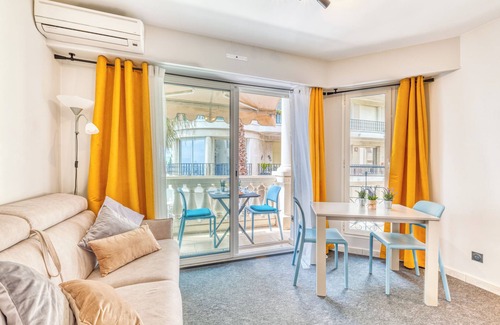 Old Town Apartment | Victoria Beach Studio - Sea Shore, Menton, France